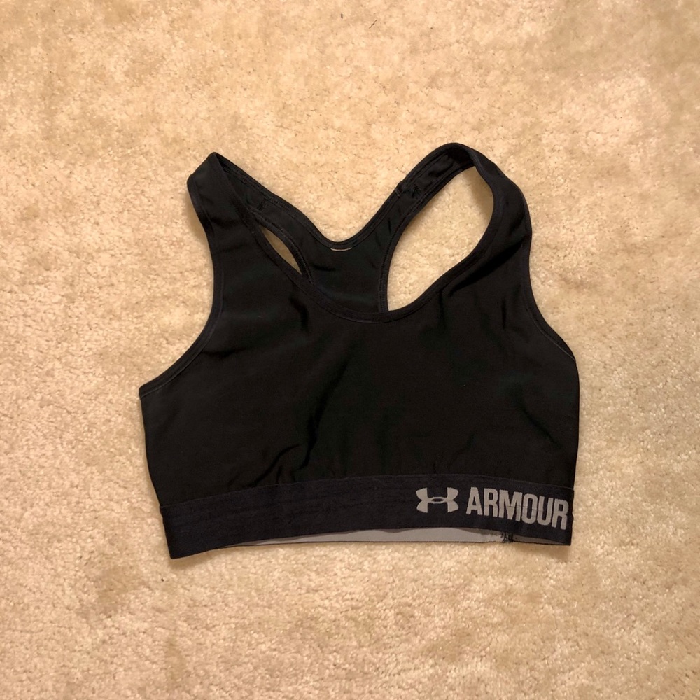 Under Armour black sports bra (in good condition)